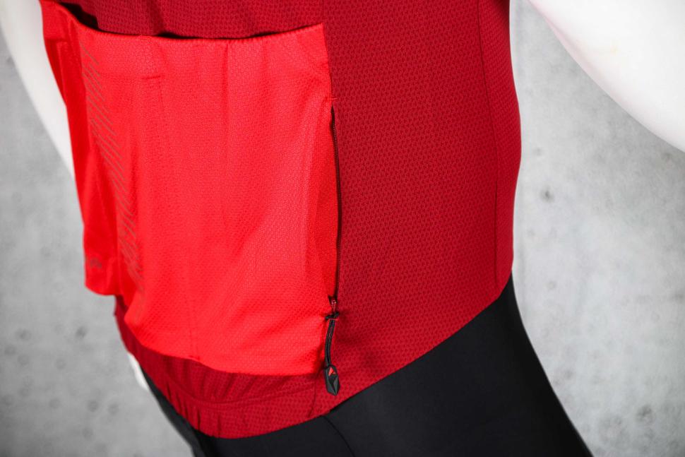 2023 Altura Endurance Mens Short Sleeve Cycling Jersey - pocket zipped.jpg