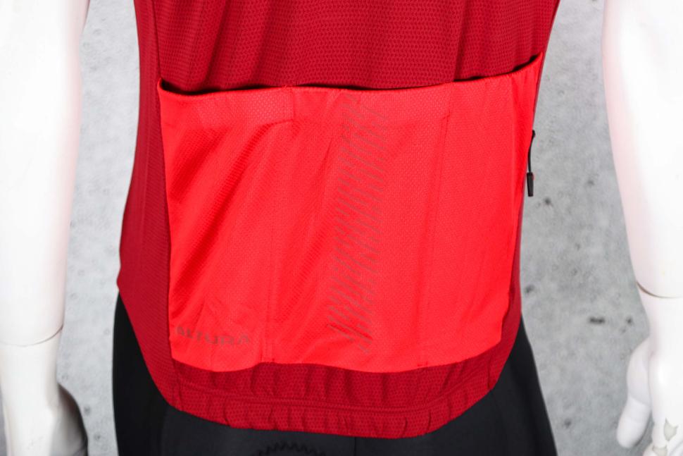 2023 Altura Endurance Mens Short Sleeve Cycling Jersey - pockets.jpg