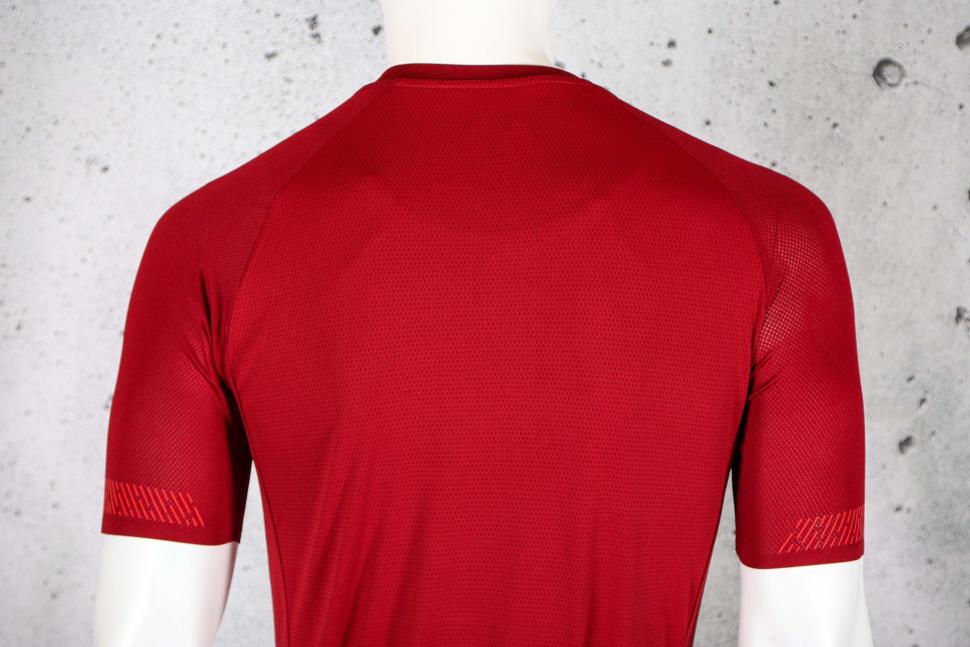 2023 Altura Endurance Mens Short Sleeve Cycling Jersey - shoulders.jpg