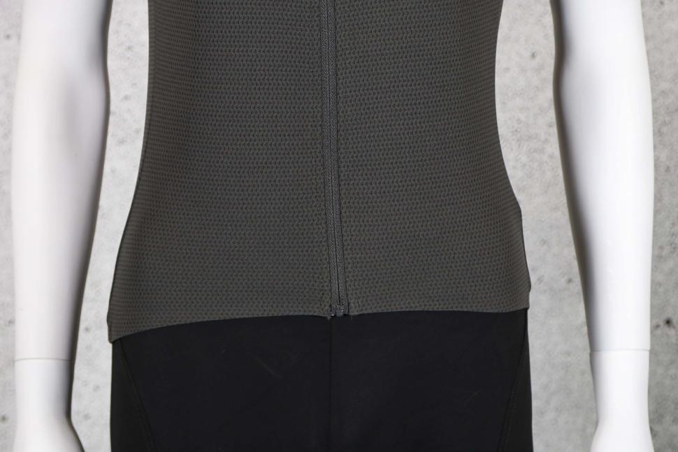 2023 Altura Endurance Women's Short Sleeve Cycling Jersey - hem.jpg