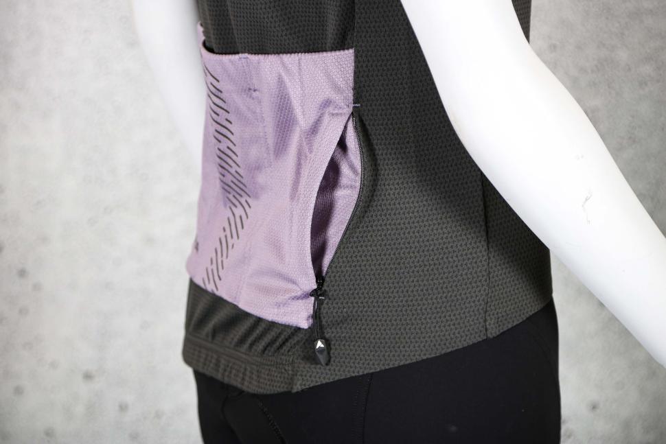 2023 Altura Endurance Women's Short Sleeve Cycling Jersey - pocket zipped.jpg
