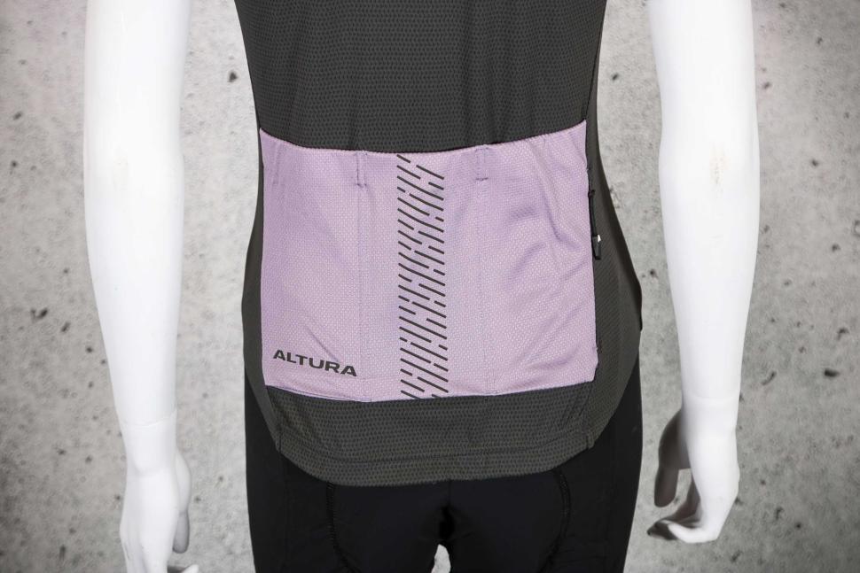 2023 Altura Endurance Women's Short Sleeve Cycling Jersey - pockets.jpg