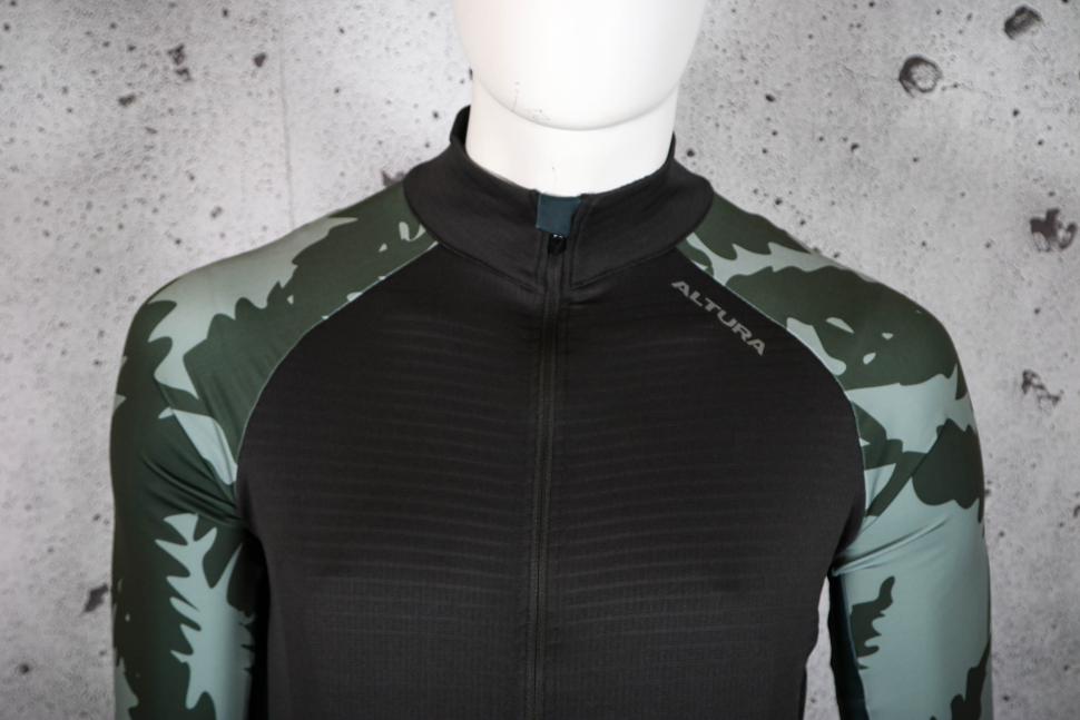 2023 Altura Icon Plus LS Jersey - chest.jpg
