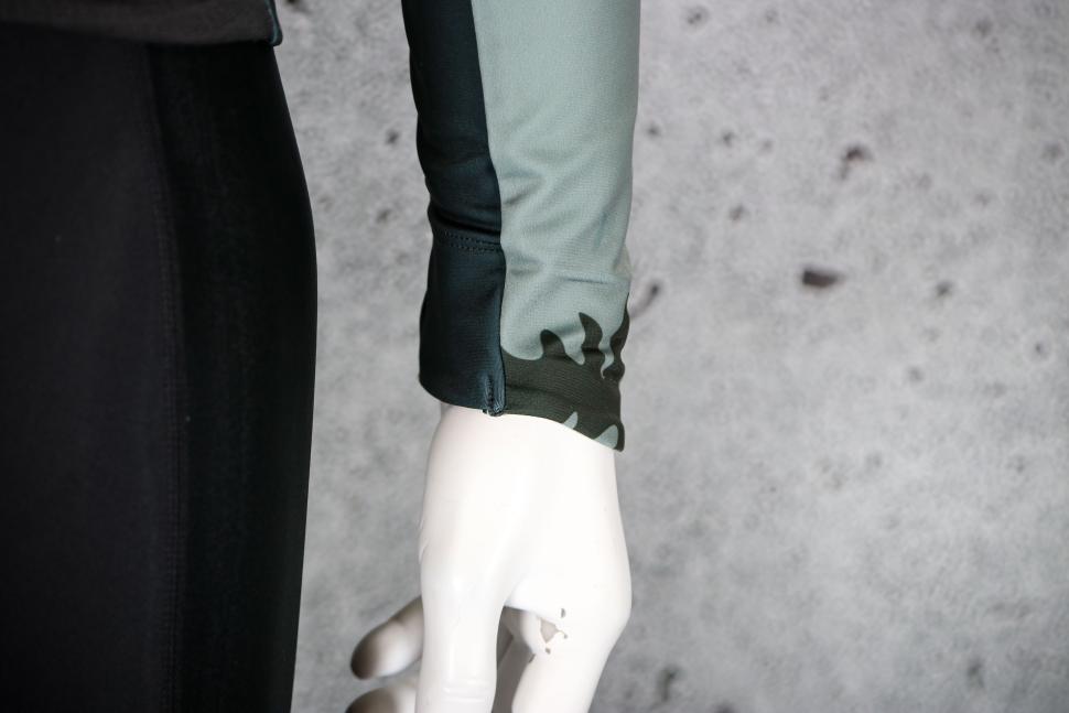 2023 Altura Icon Plus LS Jersey - cuff.jpg