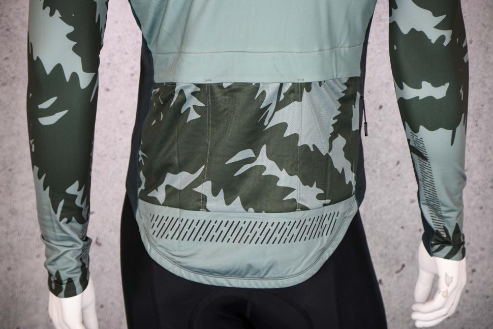 2023 Altura Icon Plus LS Jersey - pockets.jpg
