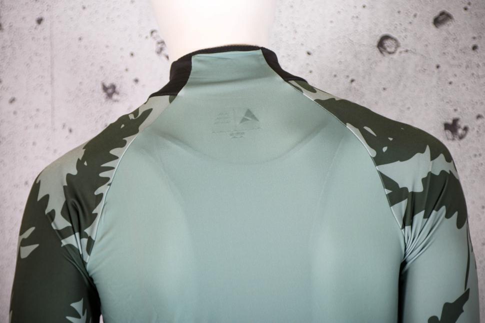 2023 Altura Icon Plus LS Jersey - shoulders.jpg