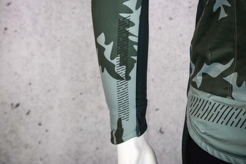 2023 Altura Icon Plus LS Jersey - sleeve.jpg