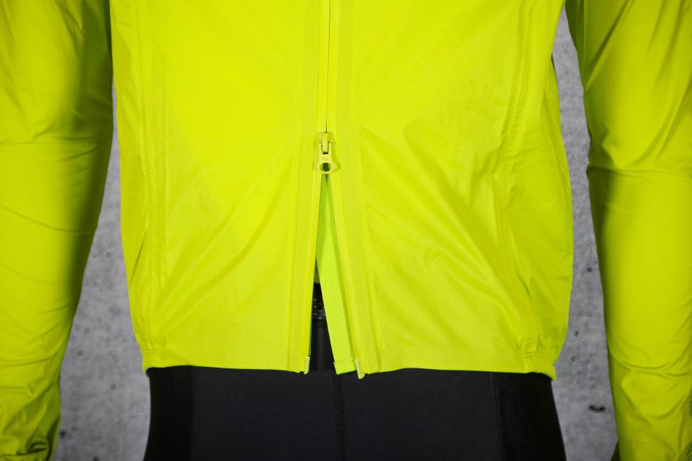 2023 Altura Icon Pocket Rocket Waterproof Packable jacket - bottom zip.jpg