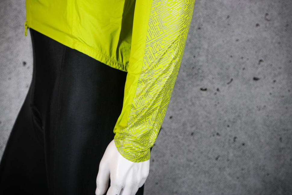 2023 Altura Icon Pocket Rocket Waterproof Packable jacket - sleeve.jpg