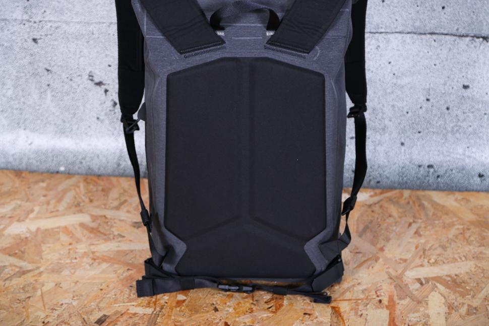 2023 Apidura City Backpack - back padding.jpg