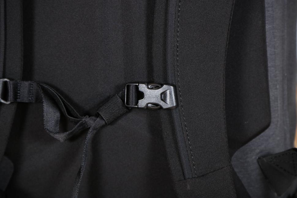 2023 Apidura City Backpack - chest strap.jpg