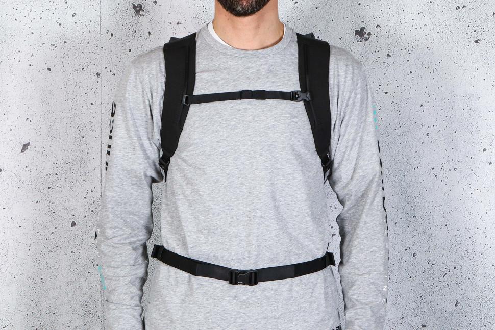 2023 Apidura City Backpack - straps.jpg