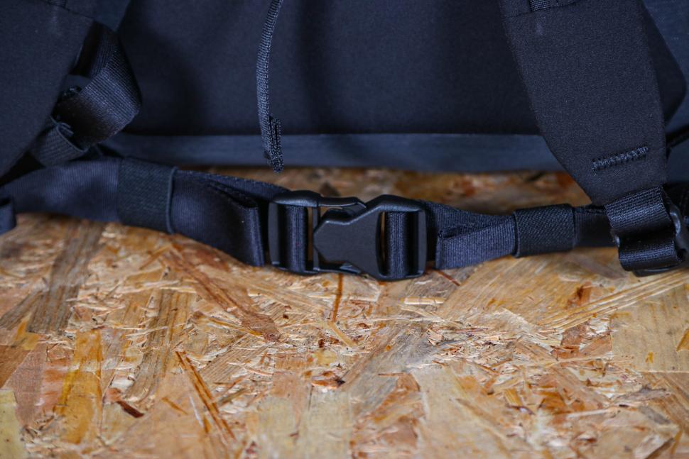2023 Apidura City Backpack - waisr strap.jpg