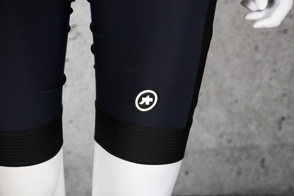 2023 Assos Uma GTC Bib Shorts - cuff front.jpg