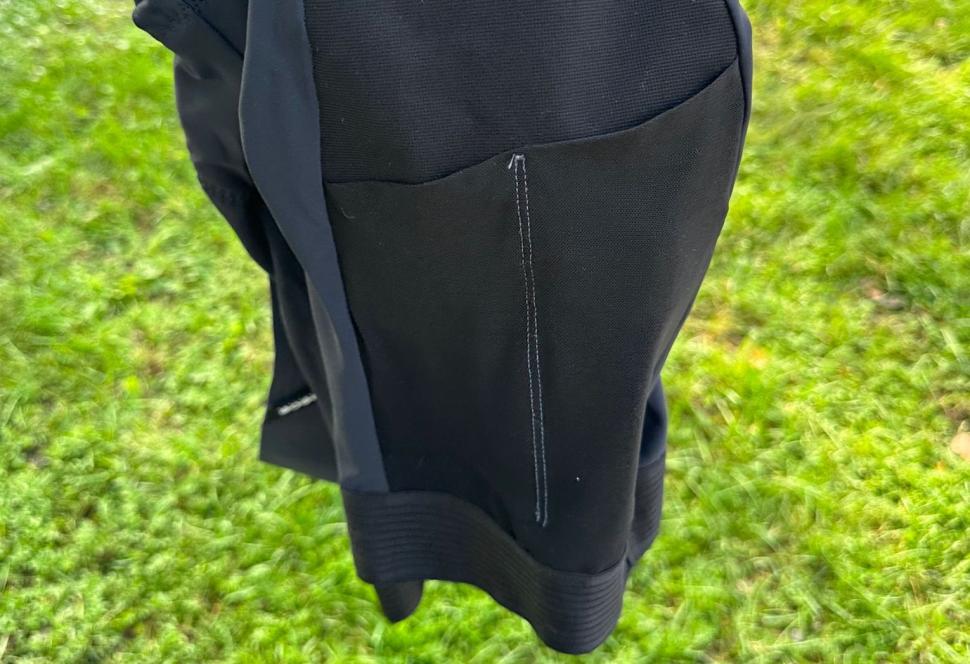 2023 Assos Uma GTC bib shorts pocket 2.jpeg