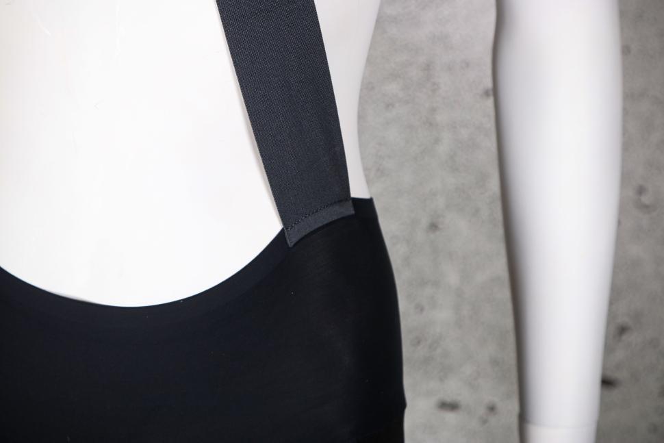 2023 Assos Uma GTC Bib Shorts - strap detail 3.jpg