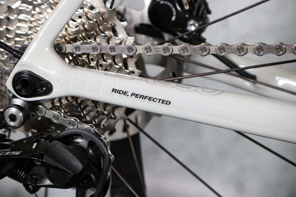 2023 Basso Venta Disc 105 - chain stay.jpg