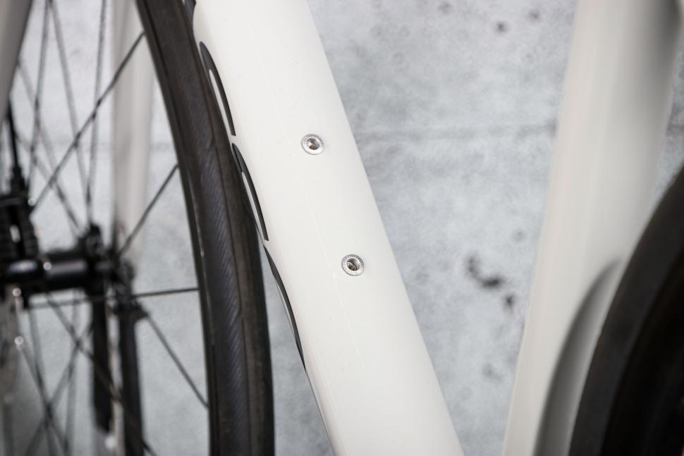 2023 Basso Venta Disc 105 - down tube bosses.jpg
