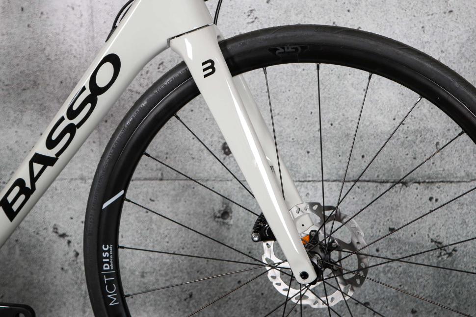 2023 Basso Venta Disc 105 - fork.jpg