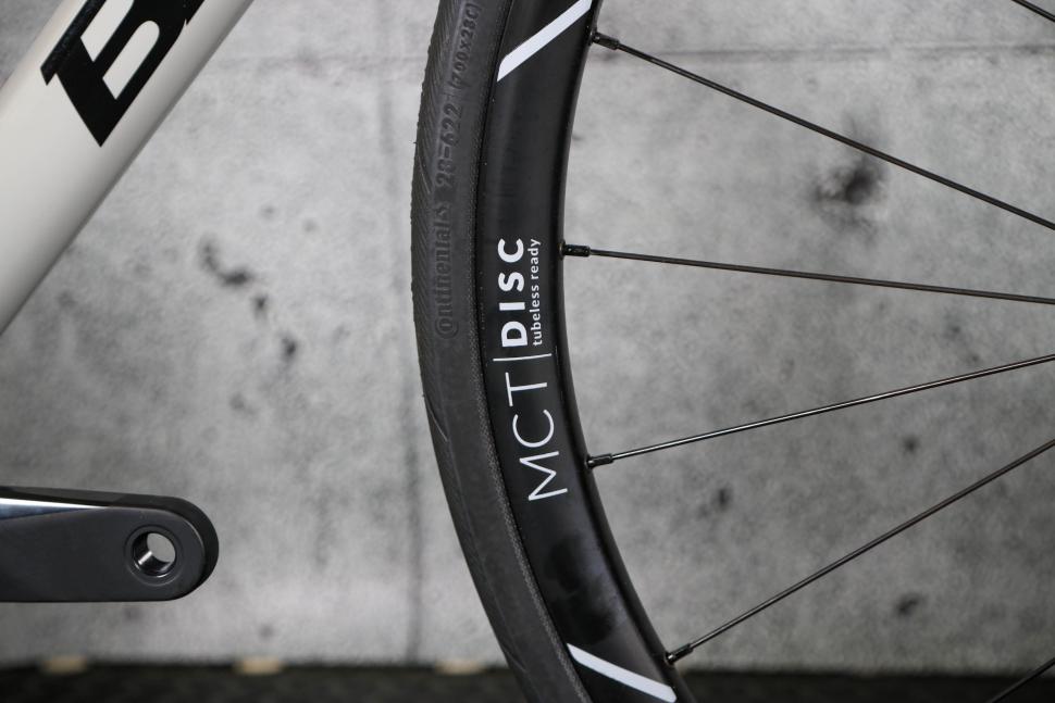 2023 Basso Venta Disc 105 - rim detail 1.jpg