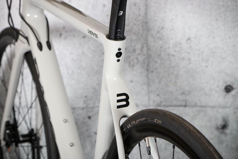 2023 Basso Venta Disc 105 - seat stays.jpg