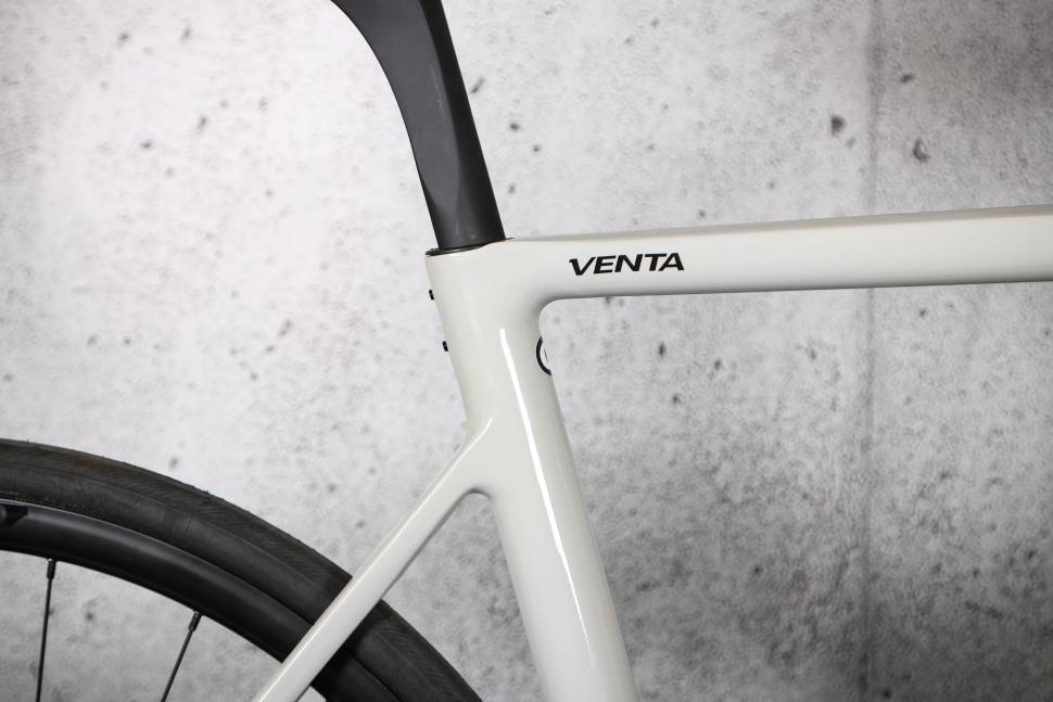 2023 Basso Venta Disc 105 - seat tube junction.jpg