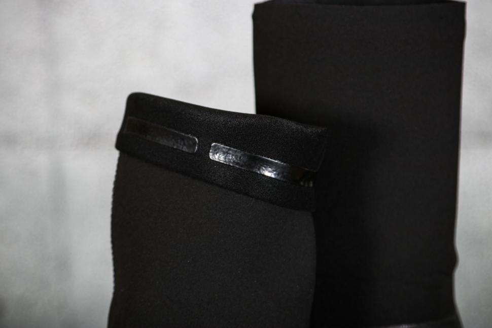 2023 BBB UltraWear Zipperless Shoe Covers - cuff gripper.jpg