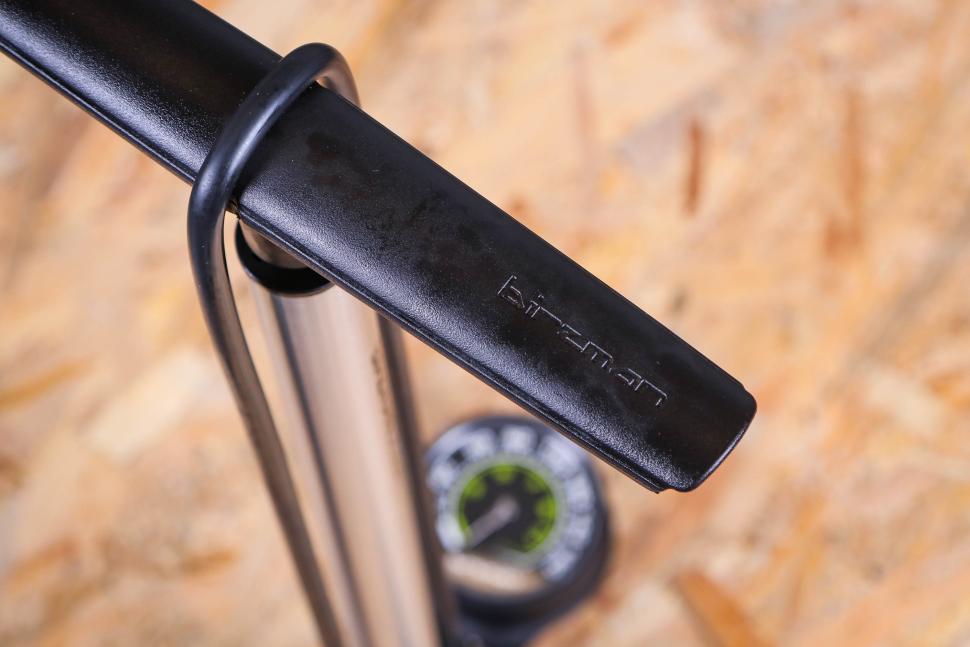2023 Birzman The Pump with Flick-It - handle logo.jpg