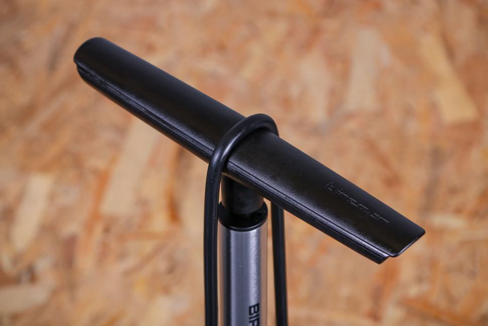 2023 Birzman The Pump with Flick-It - handle.jpg
