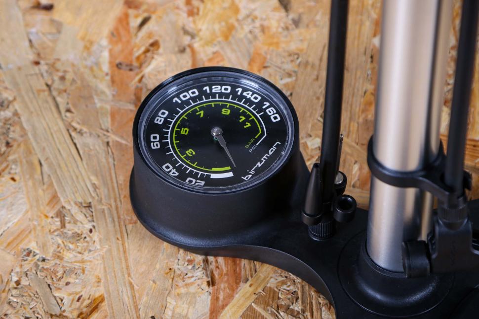 2023 Birzman The Pump with Flick-It - pressure gauge.jpg