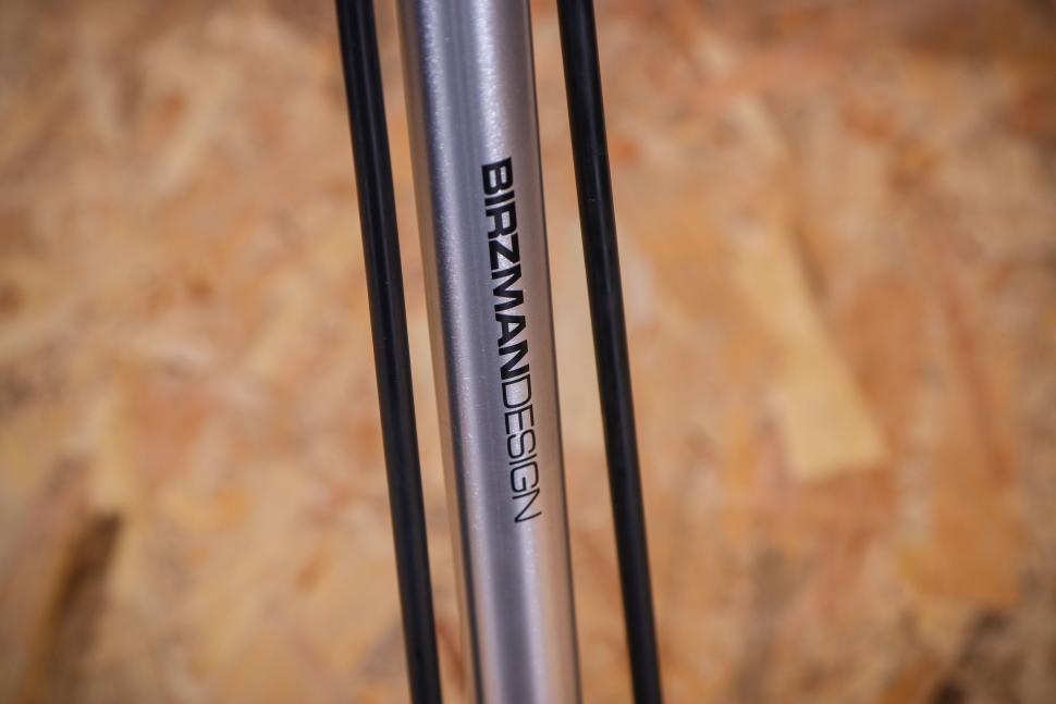 2023 Birzman The Pump with Flick-It - shaft.jpg