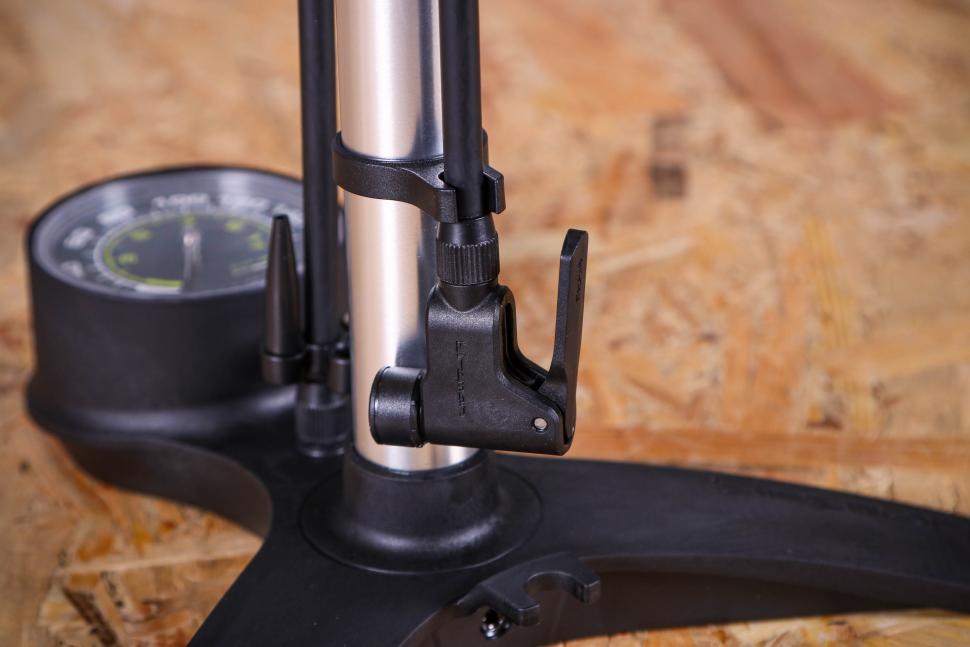 2023 Birzman The Pump with Flick-It - valve head.jpg