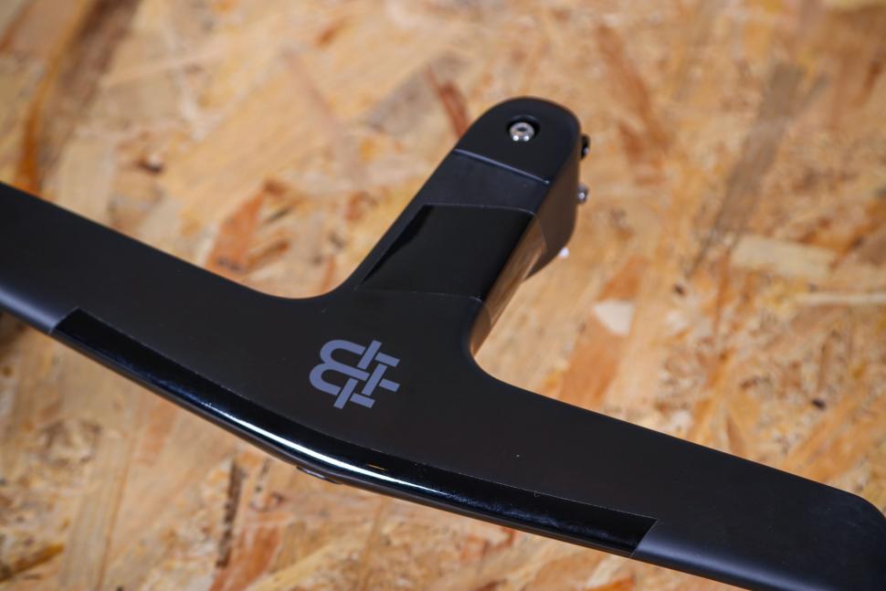 2023 Black INC Integrated Aero Barstem - centre.jpg