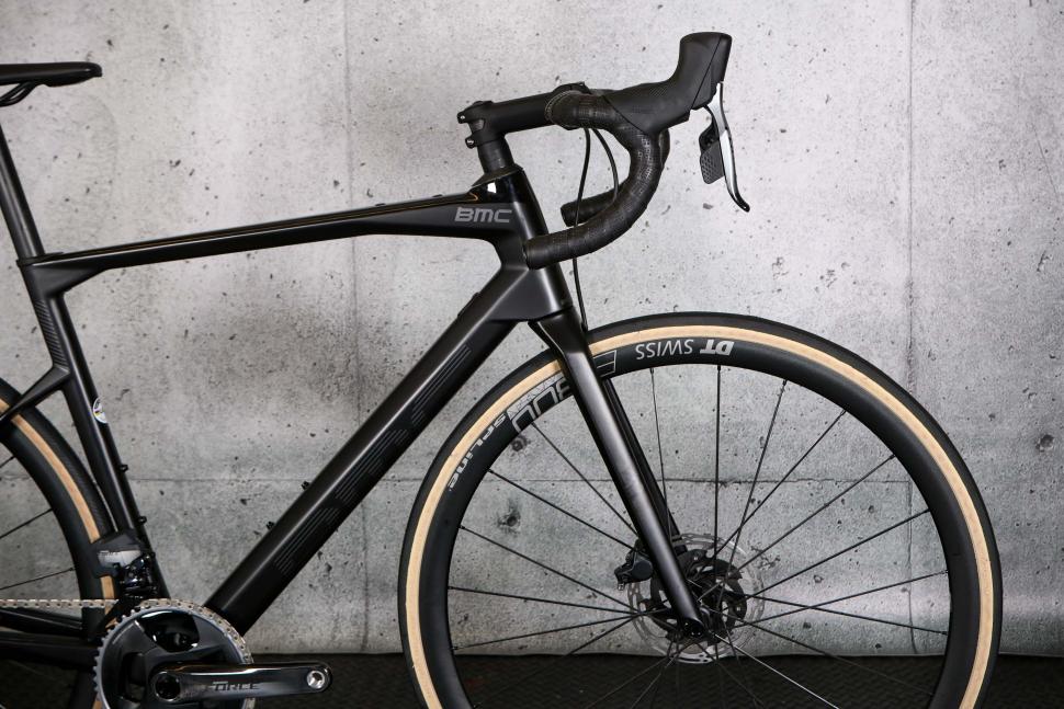 2023 BMC Roadmachine TWO - front.jpg