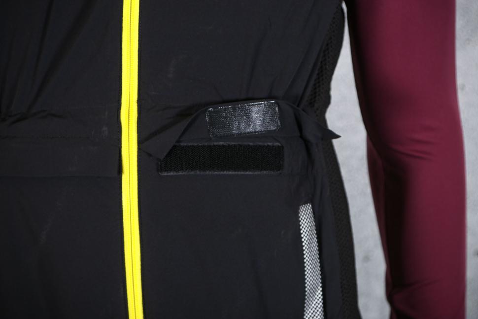2023 BodyLite Gear NightVision Gilet - velcro.jpg