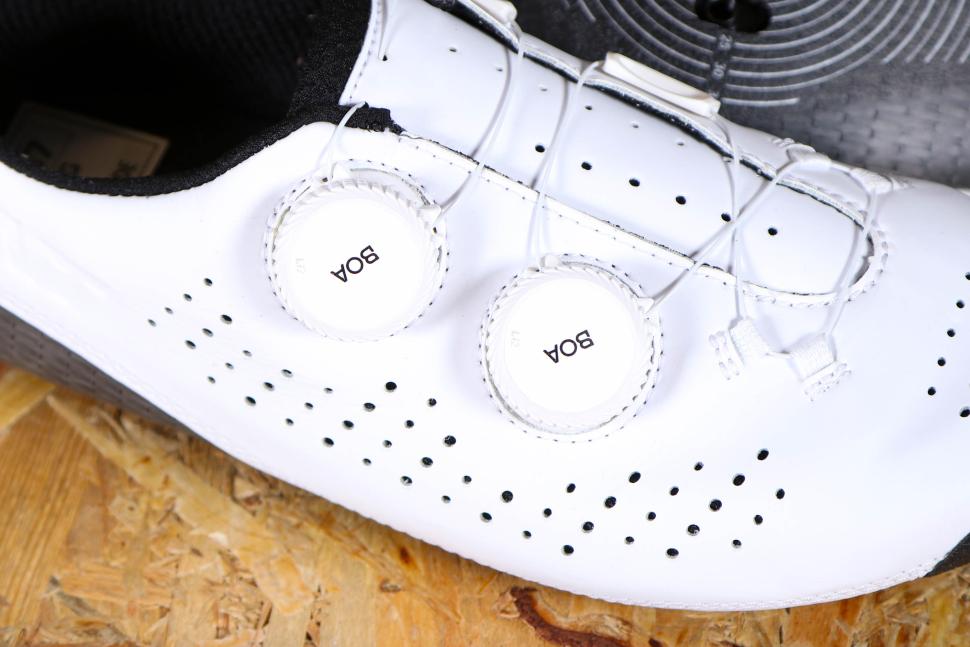 2023 Bont Vaypor shoes - BOA dials.jpg