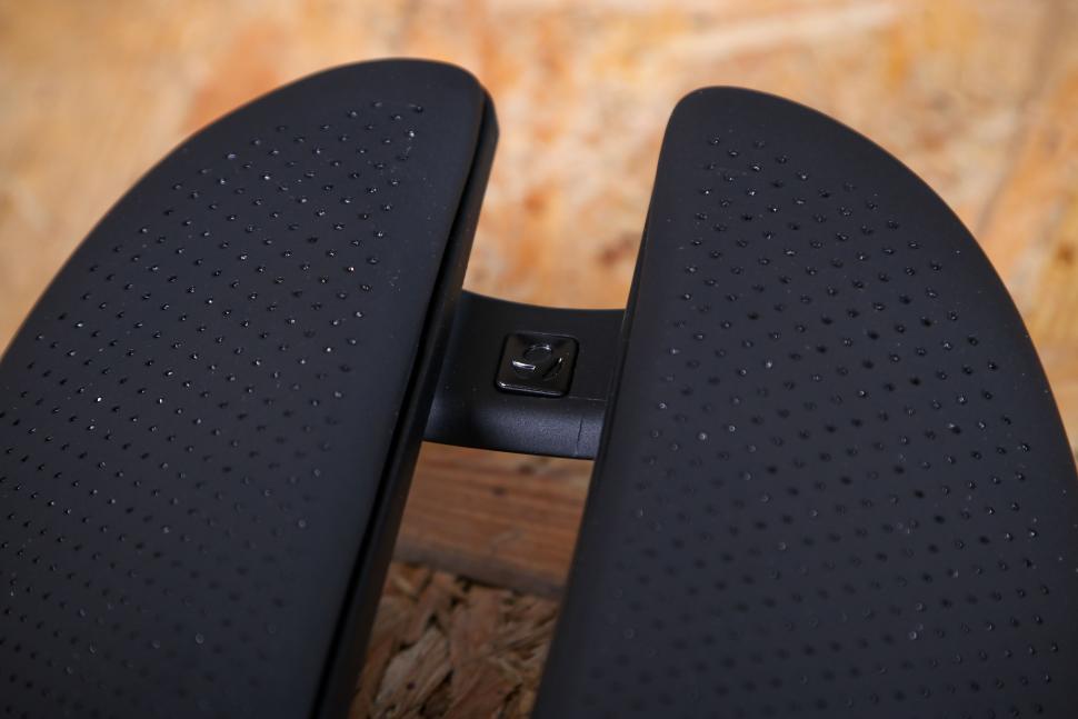 2023 Bontrager Aeolus Pro Bike Saddle - rear detail.jpg