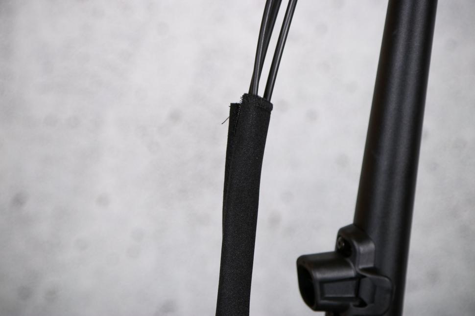 2023 BTwin Ultra compact 1 second light folding bike - cable protection.jpg