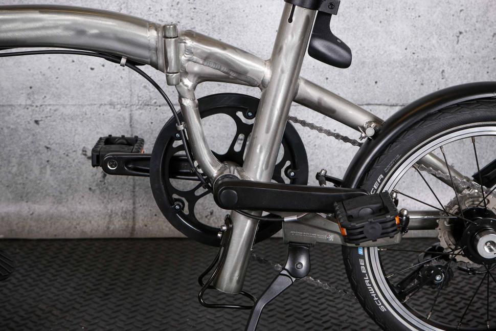 2023 BTwin Ultra compact 1 second light folding bike - frame shape.jpg