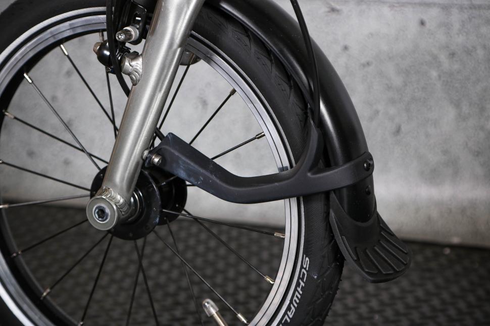 2023 BTwin Ultra compact 1 second light folding bike - front mudguard 2.jpg