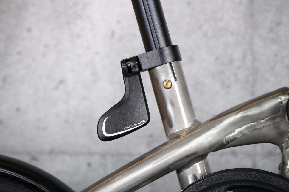 2023 BTwin Ultra compact 1 second light folding bike - seat post lever.jpg