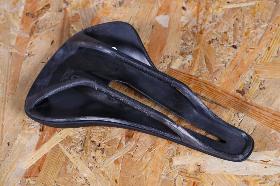 2023 Cadex Amp saddle - underside.jpg