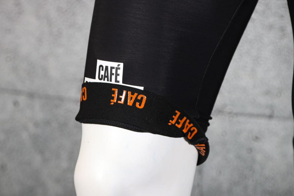 2023 Cafe Du Cycliste Cecile Men's Thermal Bib Shorts - cuff gripper.jpg