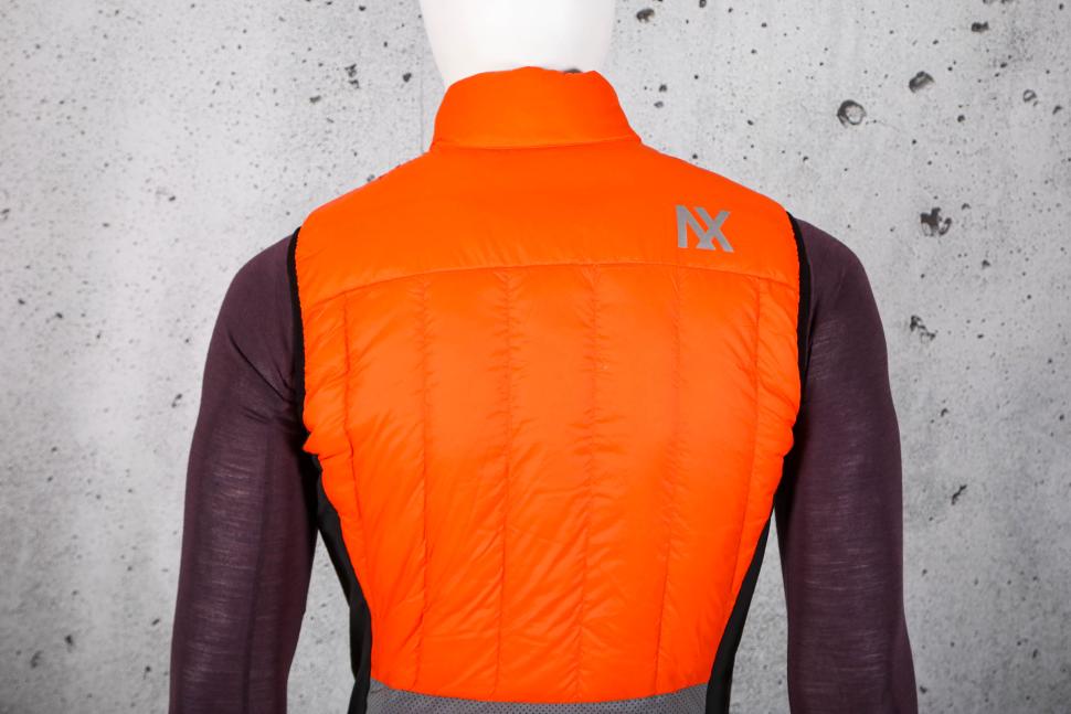 2023 Cafe Du Cycliste Maya Unisex Insulated Packable Cycling Gilet - shoulders.jpg