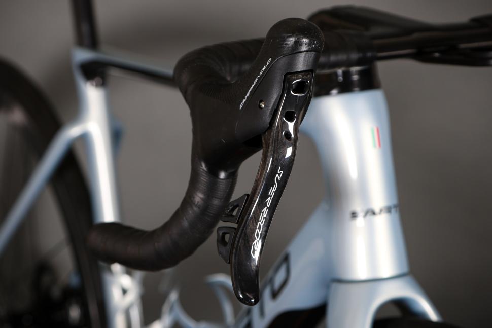 2023 Campagnolo Super Record Wireless - on bike - lever detail 2.jpg