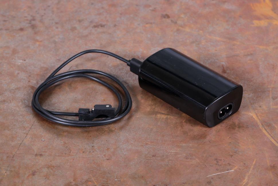 2023 Campagnolo Super Record Wireless - charger 1.jpg