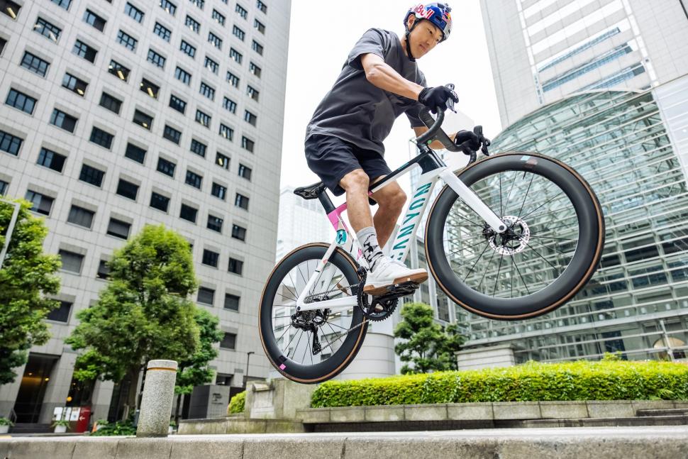 2023 Canyon Aeroad CFR Tokyo Edition - 3.jpeg