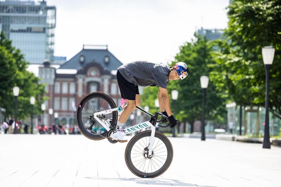 2023 Canyon Aeroad CFR Tokyo Edition - 7.jpeg