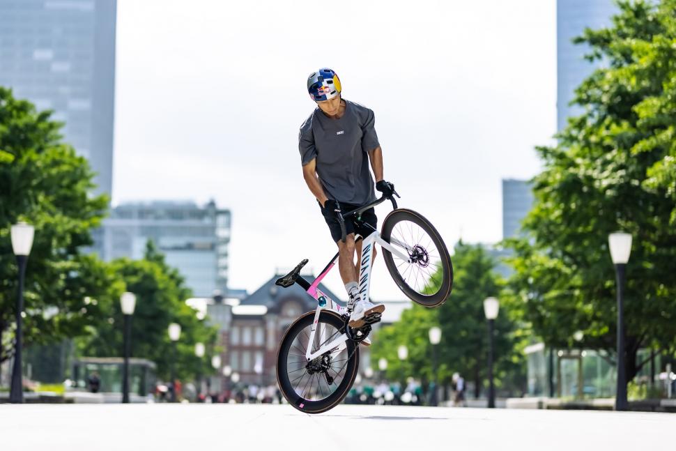2023 Canyon Aeroad CFR Tokyo Edition - 9.jpeg