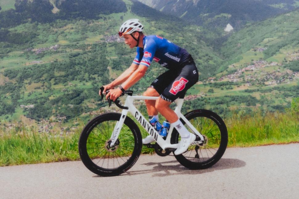 2023 Canyon Aeroad Mathieu van der Poel - 1 (1)